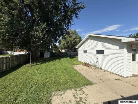 105 S Jefferson Street Stacyville IA 50476