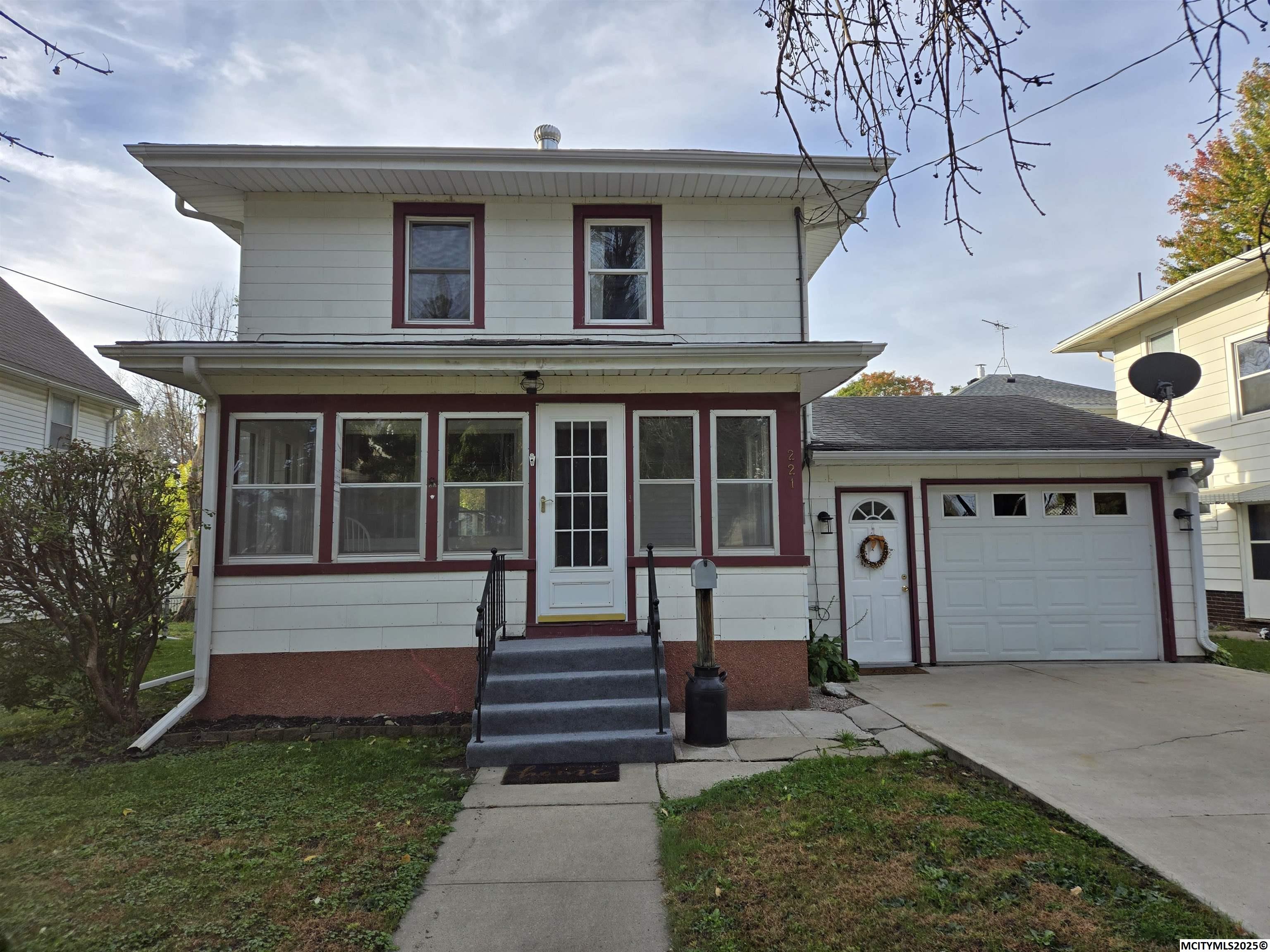 221 14th NW Mason City IA 50401