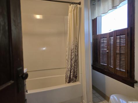 221 14th NW Mason City IA 50401