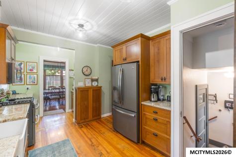 221 7th NW Mason City IA 50401
