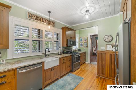 221 7th NW Mason City IA 50401