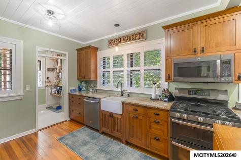 221 7th NW Mason City IA 50401