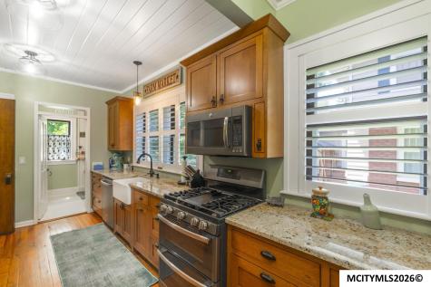 221 7th NW Mason City IA 50401