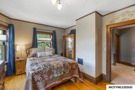 221 7th NW Mason City IA 50401