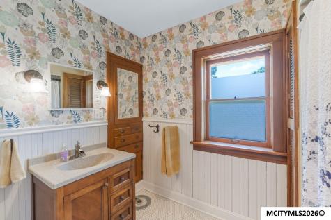 221 7th NW Mason City IA 50401
