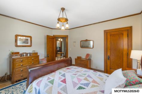 221 7th NW Mason City IA 50401