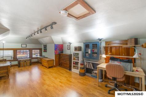 221 7th NW Mason City IA 50401