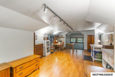 221 7th NW Mason City IA 50401
