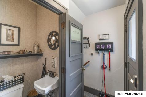 221 7th NW Mason City IA 50401