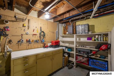 221 7th NW Mason City IA 50401