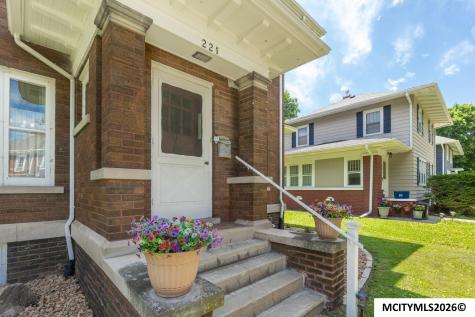 221 7th NW Mason City IA 50401