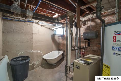 221 7th NW Mason City IA 50401