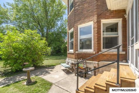 221 7th NW Mason City IA 50401