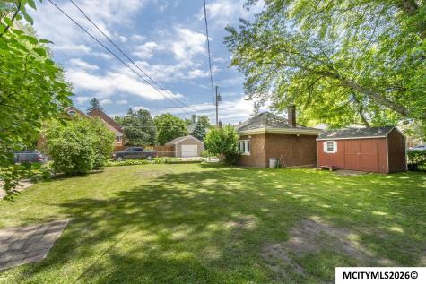 221 7th NW Mason City IA 50401