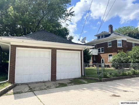 221 7th NW Mason City IA 50401