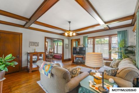 221 7th NW Mason City IA 50401