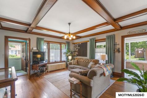 221 7th NW Mason City IA 50401