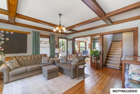 221 7th NW Mason City IA 50401
