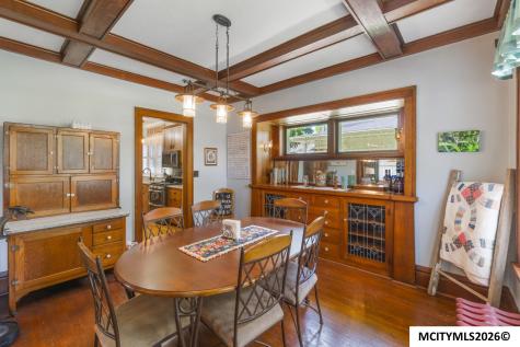 221 7th NW Mason City IA 50401