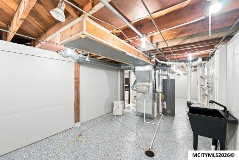 241 27th SW Mason City IA 50401