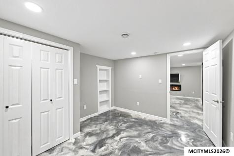 241 27th SW Mason City IA 50401