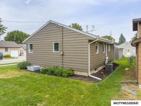 241 27th SW Mason City IA 50401