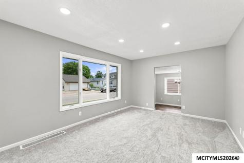 241 27th SW Mason City IA 50401