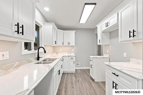 241 27th SW Mason City IA 50401