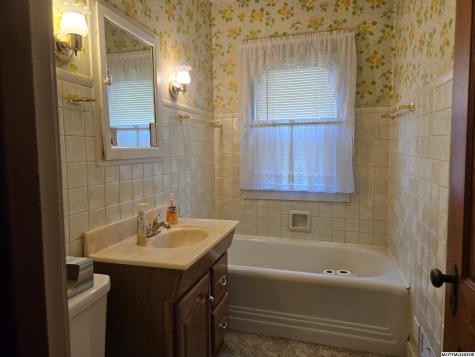 1022 N Monroe Avenue Mason City IA 50401