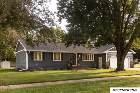 8 Williamsburg Circle Mason City IA 50401