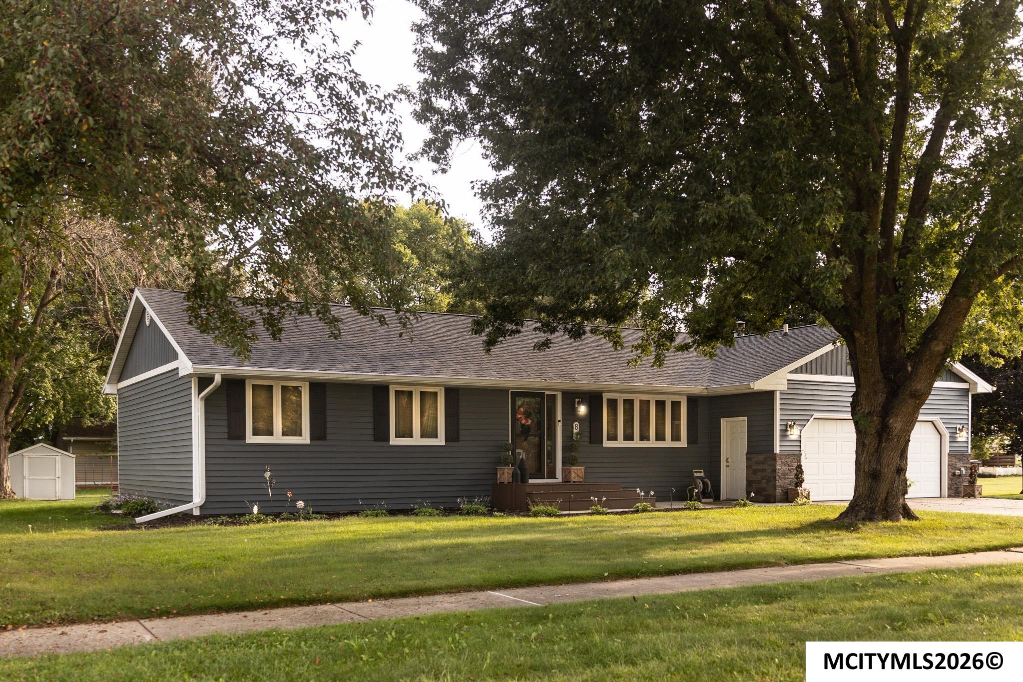 8 Williamsburg Circle Mason City IA 50401