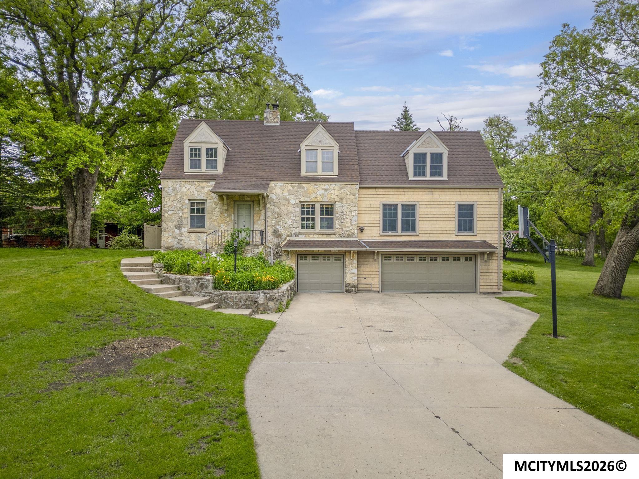 715 N Hampshire Avenue Mason City IA 50401