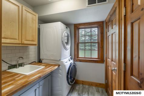 715 N Hampshire Avenue Mason City IA 50401
