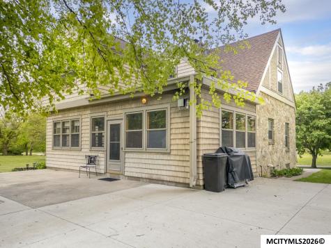 715 N Hampshire Avenue Mason City IA 50401