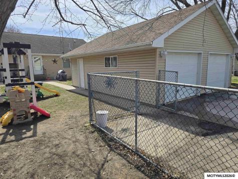 934 11th NE Mason City IA 50401