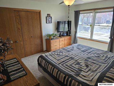 934 11th NE Mason City IA 50401