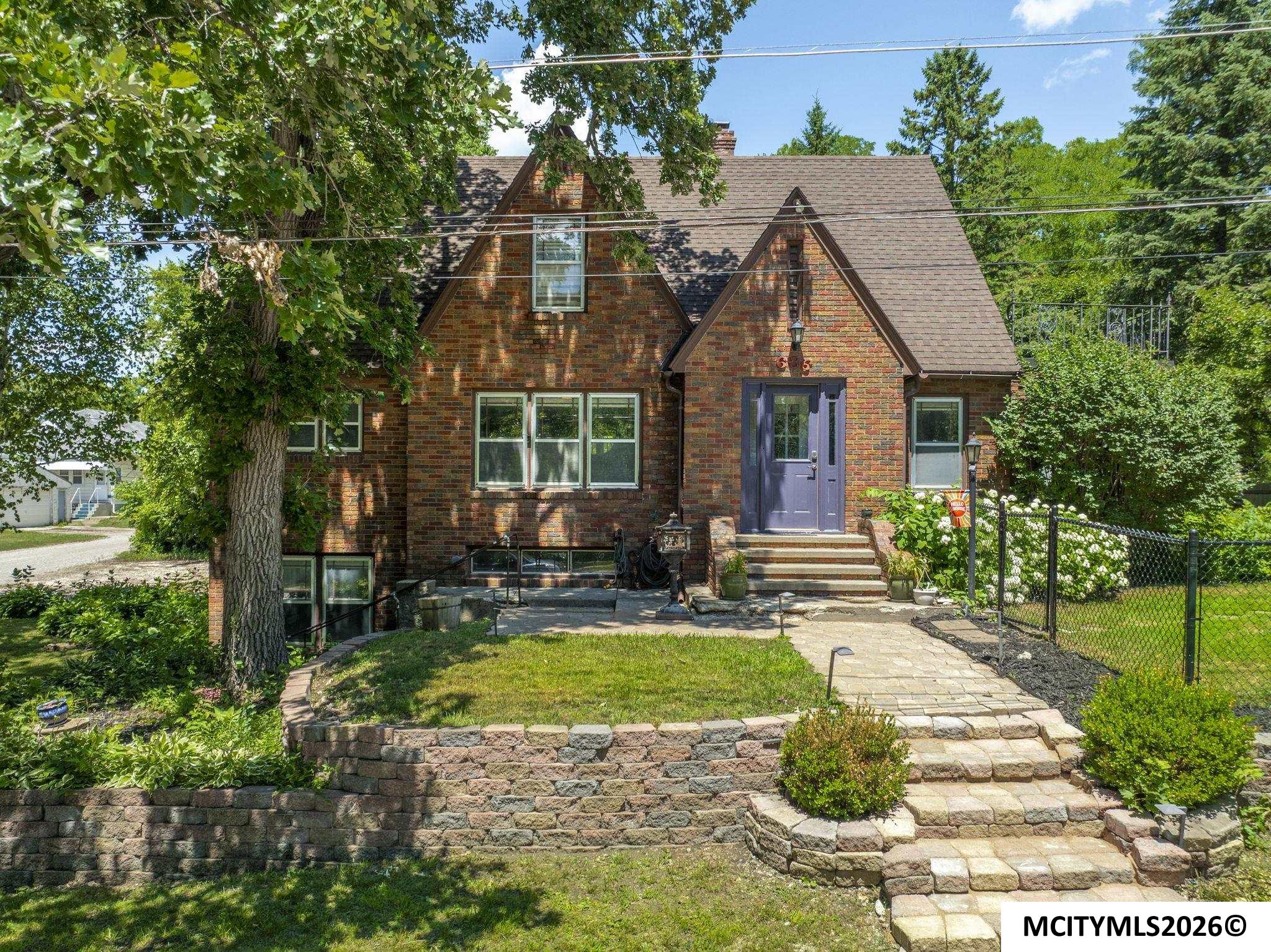 636 2nd NE Mason City IA 50401
