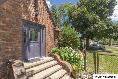 636 2nd NE Mason City IA 50401
