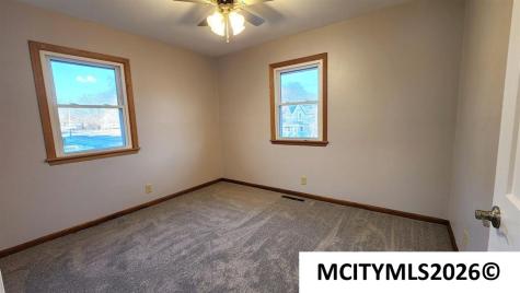 537 NE 4th Street Mason City IA 50401