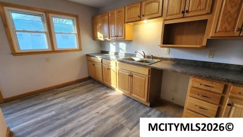 537 NE 4th Street Mason City IA 50401