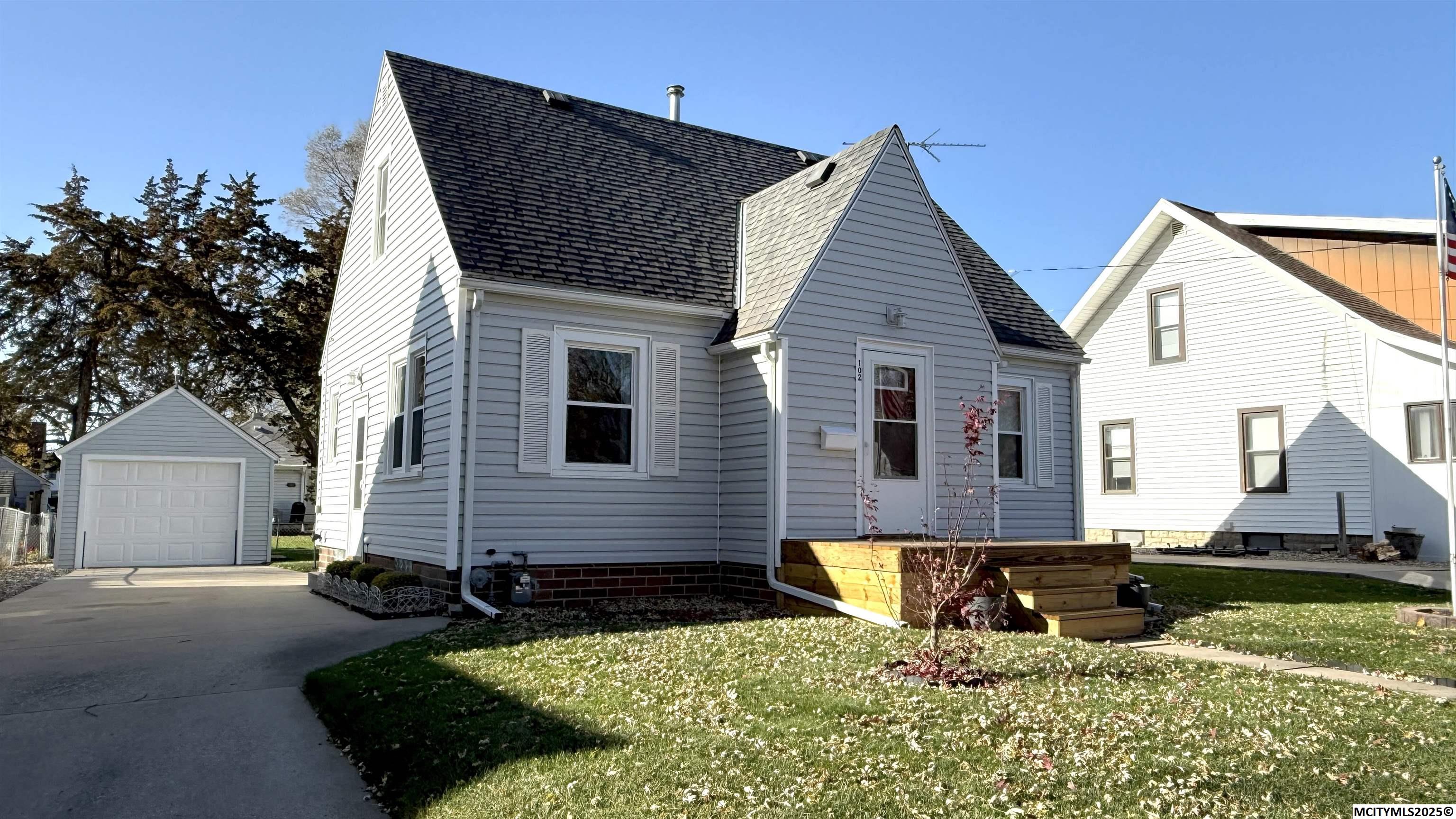 102 S Indiana Mason City IA 50401