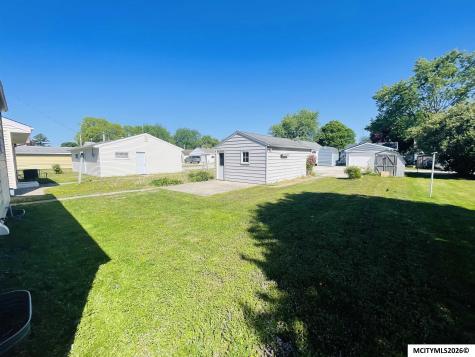 124 27th Street SW Mason City IA 50401