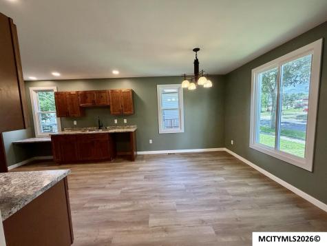 403 NW 1st Street Mason City IA 50401