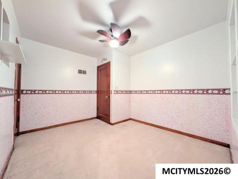 516 10th Street NW Mason City IA 50401