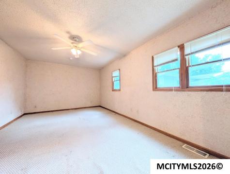 516 10th Street NW Mason City IA 50401