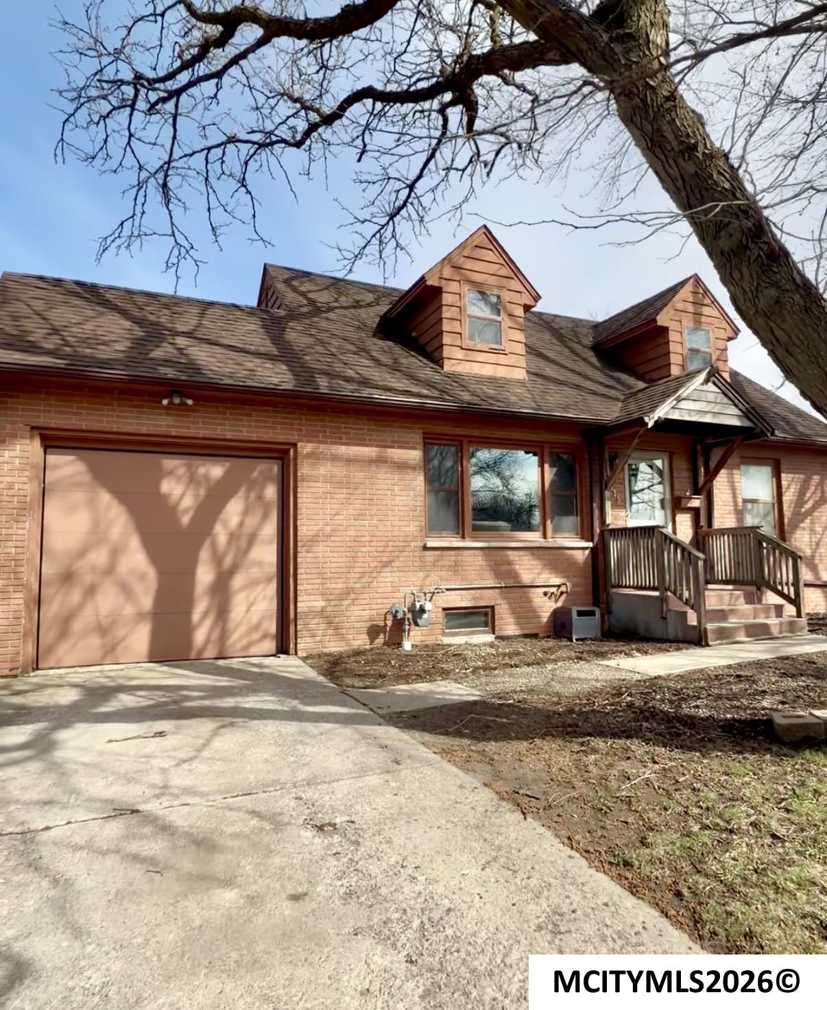 915 S Louisiana Mason City IA 50401