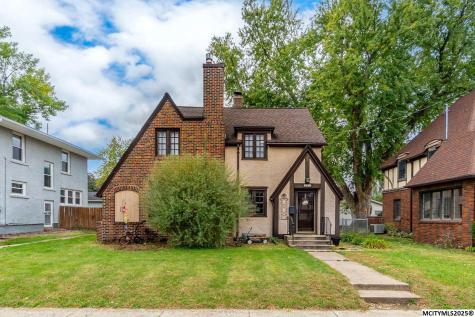 112 S Vermont Mason City IA 50401