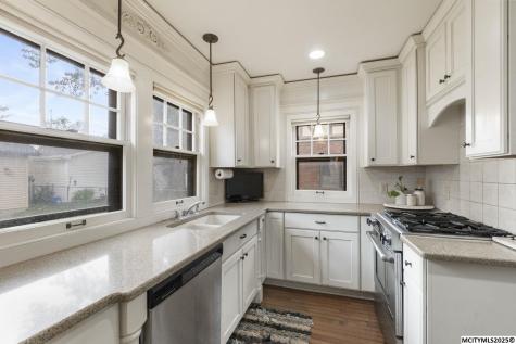 112 S Vermont Mason City IA 50401