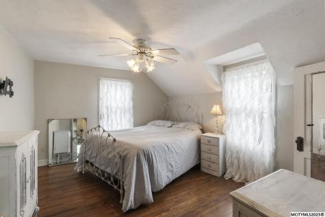 112 S Vermont Mason City IA 50401