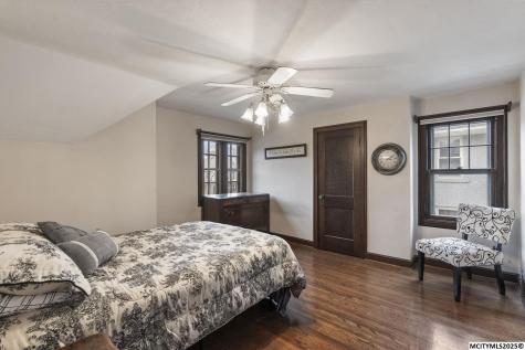 112 S Vermont Mason City IA 50401